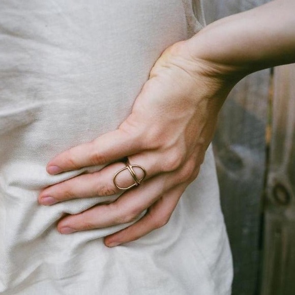 🌿 Another Feather Curve Ring - Picture 1 of 5